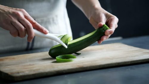 peeling zuccini